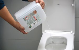 Hebeanlagen zuverlässig und schnell reinigen